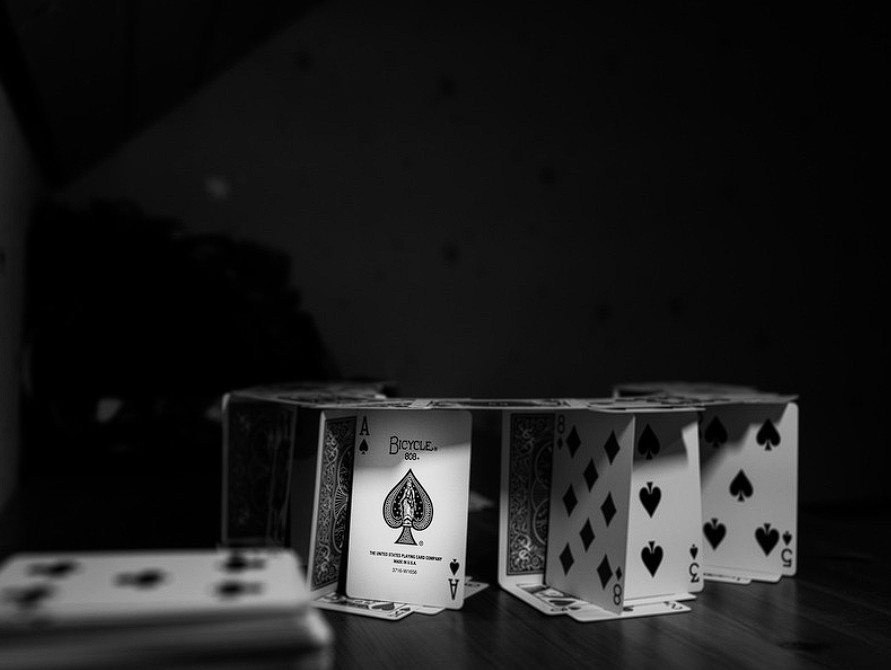 Poker e figuras famosas: uma combinação de talento e estratégia