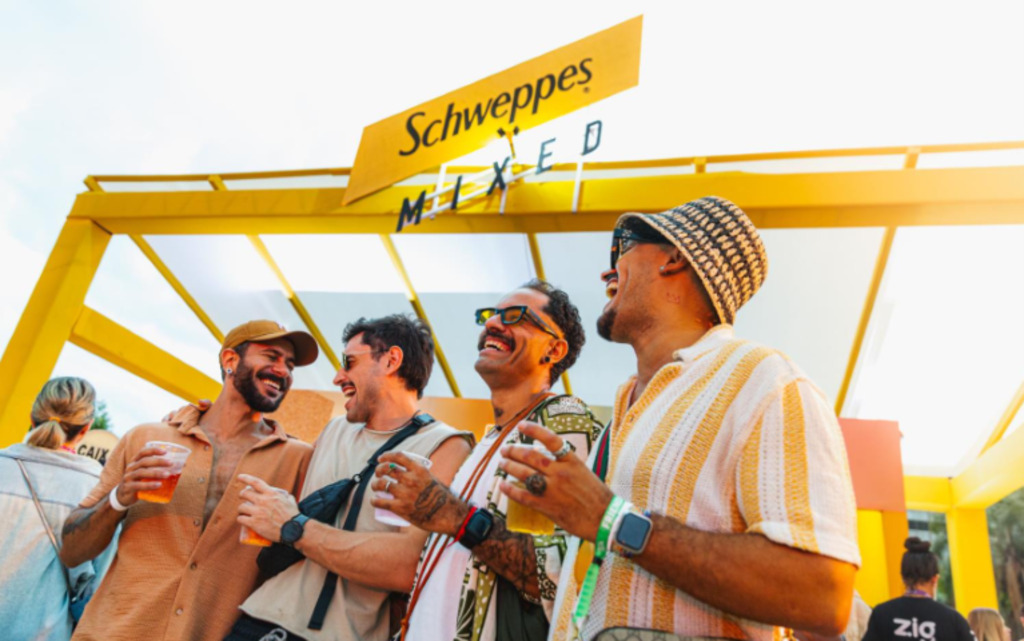 Schweppes Mixed reforça sua presença no Carnaval com o novo sabor Caipivodka Maracujá