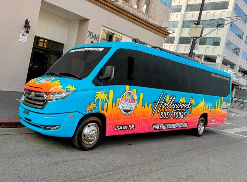Hollywood Bus Tours adquire micro-ônibus Marcopolo Grand Executive