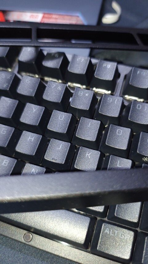 Testei o teclado HyperX Alloy Rise 75 – teclado premium que equilibra gaming competitivo e customização.