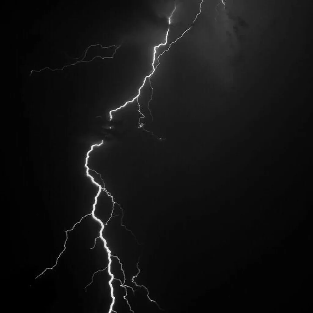 4K Lightning Wallpaper: Electrify Your Screen with Stunning High ...