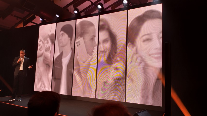 Hello, Lifestyle Tech: motorola transforma smartphones e acessórios em ícones de estilo com nova geração razr e edge Hello, Lifestyle Tech: motorola transforma smartphones e acessórios em ícones de estilo com nova geração razr e edge