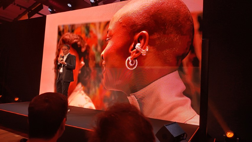Hello, Lifestyle Tech: motorola transforma smartphones e acessórios em ícones de estilo com nova geração razr e edge Hello, Lifestyle Tech: motorola transforma smartphones e acessórios em ícones de estilo com nova geração razr e edge