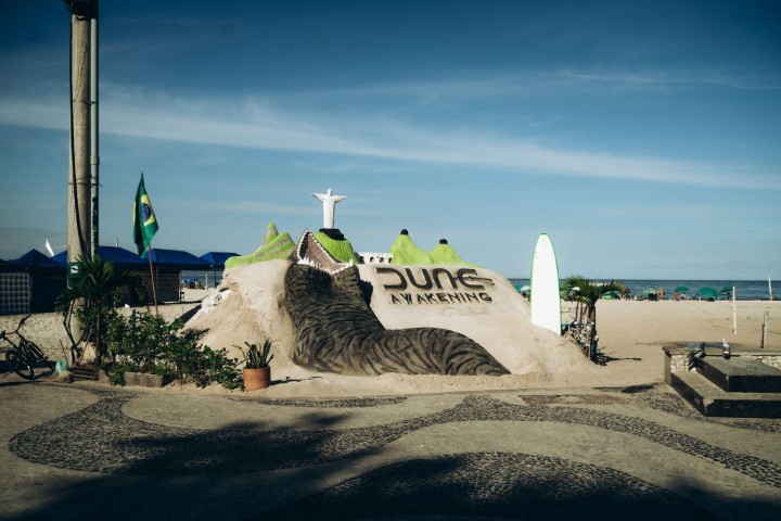 Dune: Awakening traz verme de areia para a Praia de Copacabana no Rio de Janeiro Dune: Awakening traz verme de areia para a Praia de Copacabana no Rio de Janeiro