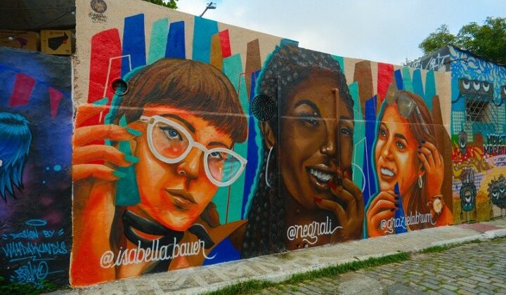 Risqué e Chilli Beans homenageiam mulheres icônicas em campanha inédita com mural no Beco do Batman Risqué e Chilli Beans homenageiam mulheres icônicas em campanha inédita com mural no Beco do Batman