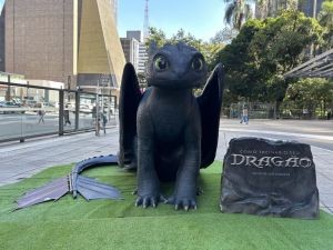 Roda Rico recebe a estátua do filme Como Treinar o seu Dragão Roda Rico recebe a estátua do filme Como Treinar o seu Dragão