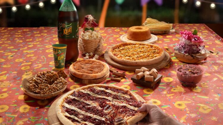 Domino’s entra no clima de São João com festa especial em Caruaru e combo junino em parceria com a Coca-Cola Domino’s entra no clima de São João com festa especial em Caruaru e combo junino em parceria com a Coca-Cola